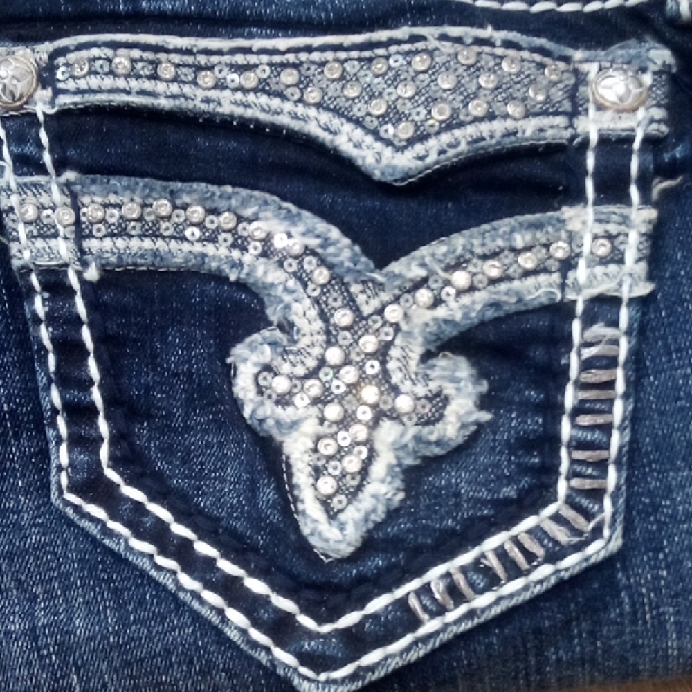 Rock Revival NWOT Women's 26 Elaborate White Stitching Bejeweled Texture Emblem